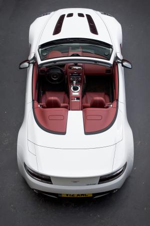 Aston Martin V12 Vantage Roadster 2012 года 
